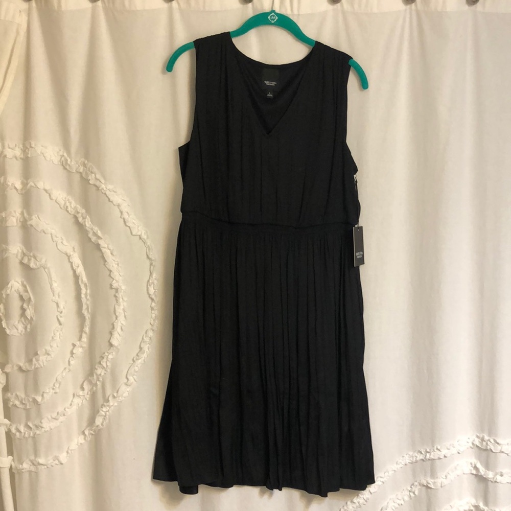 Simply Vera Black Dress- Sleeveless with pockets